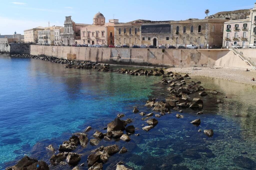 Sea-View Terrace & Bikes Moon Ortigia Holiday Home سيراكوزا المظهر الخارجي الصورة