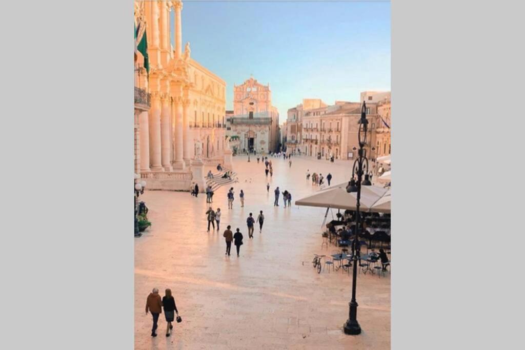 Sea-View Terrace & Bikes Moon Ortigia Holiday Home سيراكوزا المظهر الخارجي الصورة