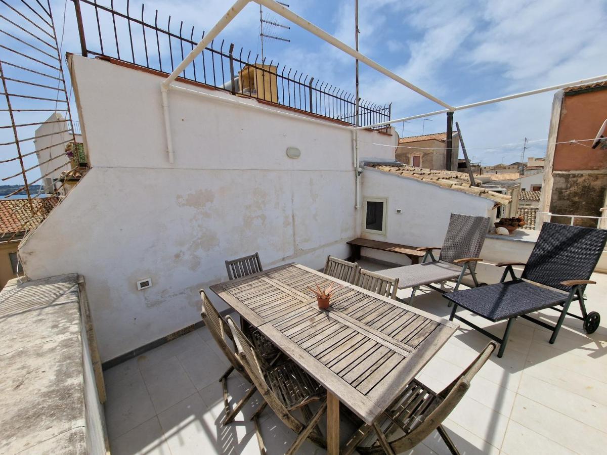 Sea-View Terrace & Bikes Moon Ortigia Holiday Home سيراكوزا المظهر الخارجي الصورة