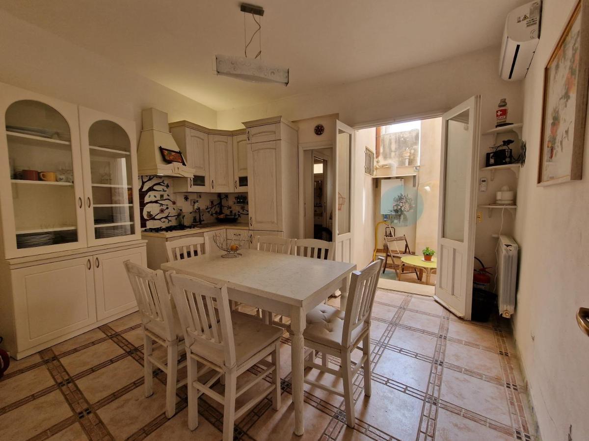 Sea-View Terrace & Bikes Moon Ortigia Holiday Home سيراكوزا المظهر الخارجي الصورة