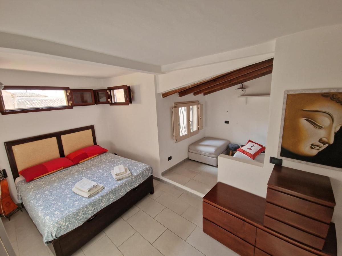 Sea-View Terrace & Bikes Moon Ortigia Holiday Home سيراكوزا المظهر الخارجي الصورة