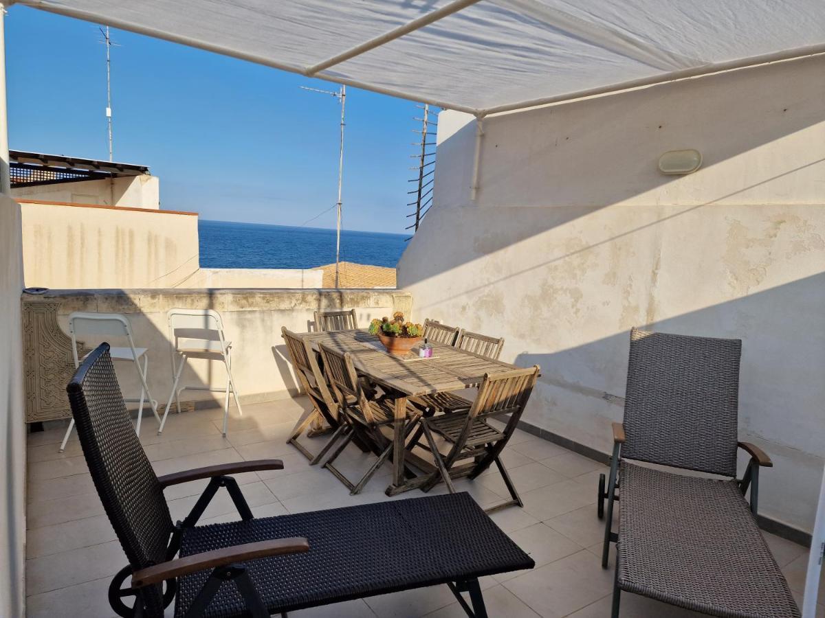 Sea-View Terrace & Bikes Moon Ortigia Holiday Home سيراكوزا المظهر الخارجي الصورة