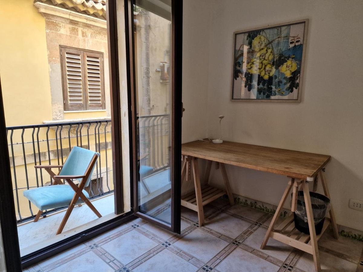 Sea-View Terrace & Bikes Moon Ortigia Holiday Home سيراكوزا المظهر الخارجي الصورة